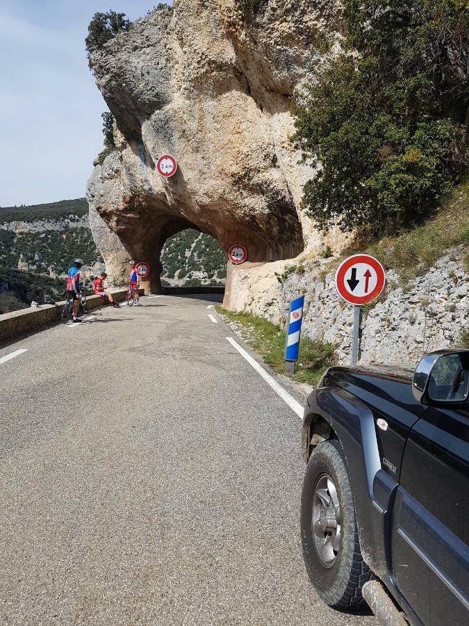 Chambre pour cyclistes au Mt Ventoux Le Barroux Extérieur photo