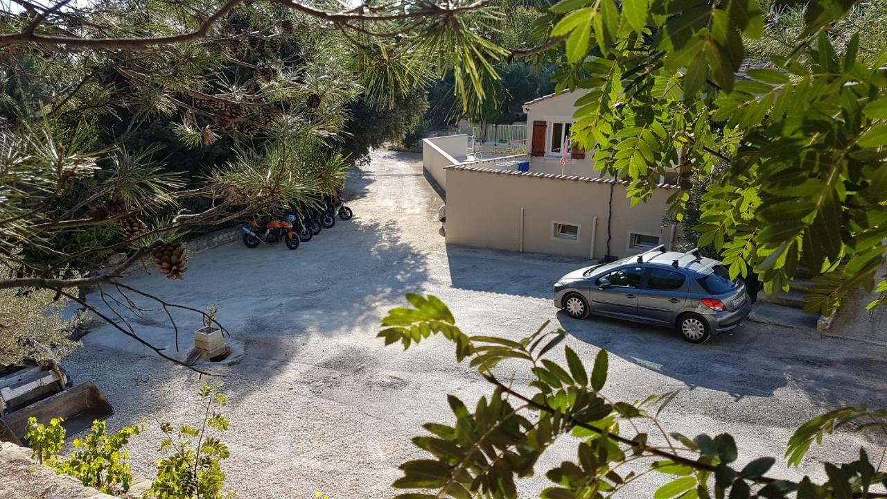 Chambre pour cyclistes au Mt Ventoux Le Barroux Extérieur photo